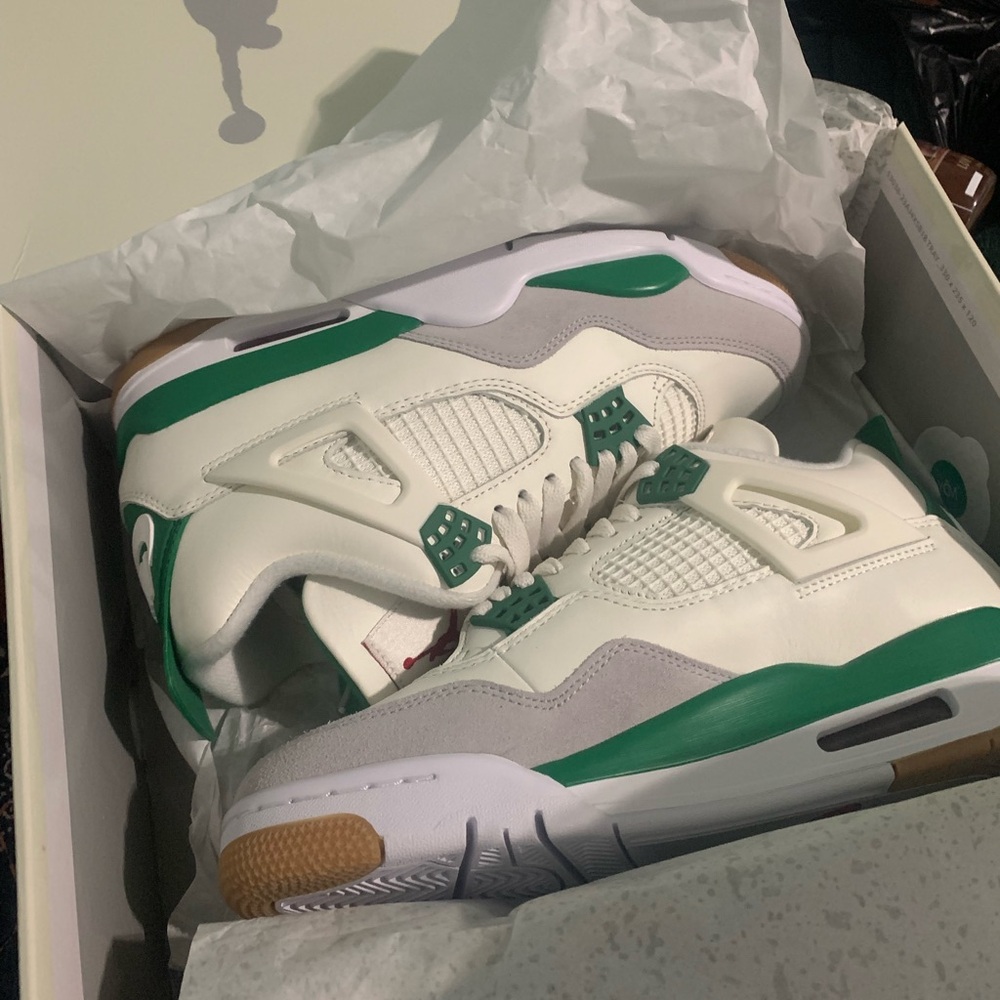 Jordan 4 Retro SB Pine Green 7.5